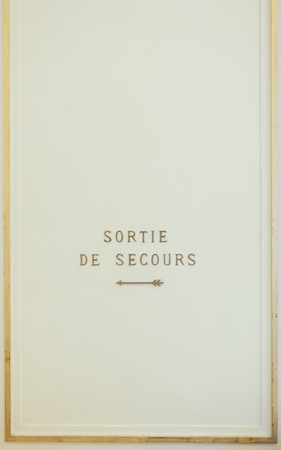 sortie de secours book
